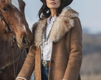 Ręcznie robiony brązowy płaszcz z zamszu dla kobiet | Kurtka zimowa z futra koziego w stylu vintage