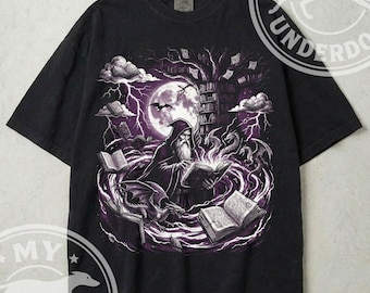 Wizard Spellbook Comfort kleuren shirt, Dark Academia Gothic Fantasy Tee, boekenliefhebber Witchy graphic, uniseks kledingstuk geverfd T-shirt