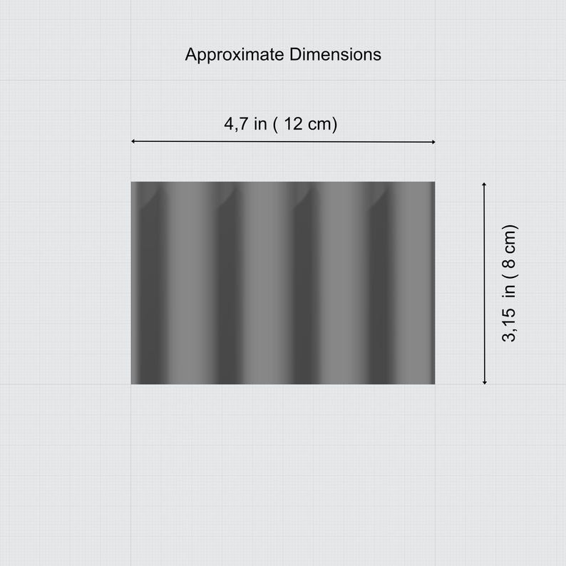 Może przedstawiać: Szary prostokątny obiekt z pionowymi żłobieniami, o szerokości około 12 cm i wysokości 8 cm. Obraz zawiera tekst "Approximate Dimensions".