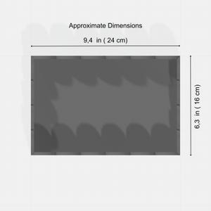 Puede incluir: Un objeto rectangular gris con un patr&oacute;n ondulado, de aproximadamente 24 cm de largo y 16 cm de ancho. El texto "Approximate Dimensions" est&aacute; encima del objeto.