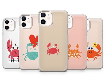 Könnte beinhalten: Eine Sammlung von fünf Handyhüllen mit Krabbenmotiven. Die Hüllen zeigen verschiedene Krabbenillustrationen in Rot, Orange und Türkis, mit Herz- und Sternakzenten. Die Hüllen haben ein klares, schützendes Design.