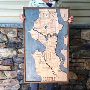 Arte de mapa grabado en madera de SEATTLE de 18x30" - Agua y ciudad en 3D - por NorthIdahoMade
