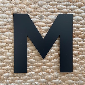 M - Letra Moderna - Pintada de Preto ou Inacabada 1/4" MDF Corte a Laser Letra em Branco - Maiúscula Grande