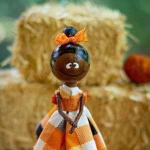 Handmade Halloween Collectible Doll, Fall Peg Dolls, Halloween Decoration, Dollhouse Miniatures, Black Girl, Wooden Toys, Fall Plaid