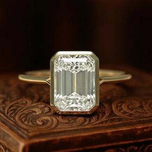 2 kt smaragd geslepen moissanietring, 14 kt gouden ring set solitair