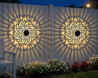 Luz solar para valla con flores en flor, luz de pared de metal para terraza o escalón al aire libre, adecuada para decoración de jardín.