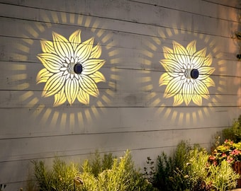 Luz de cerca con energía solar, luz de pared para terraza al aire libre con revestimiento de metal y diseño floral para decoración de jardín.