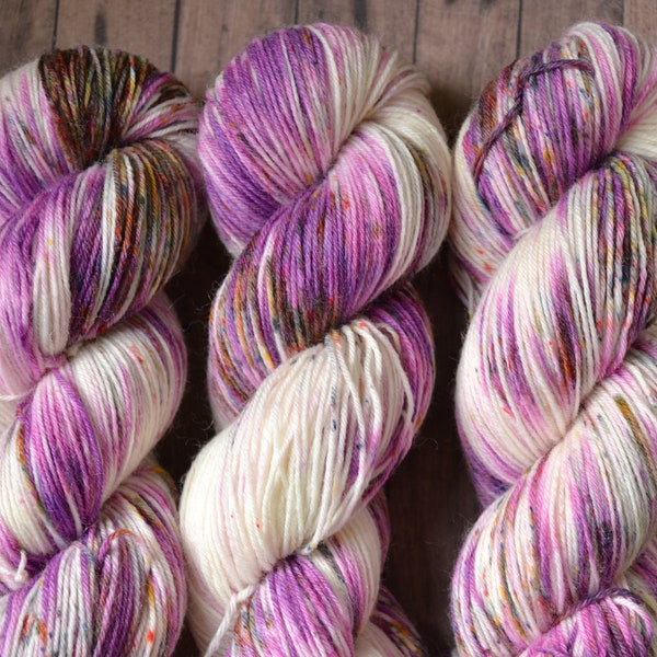 Sock yarn hand dyed wool nylon fingering yarn 4 ply variegated flecked speckled yarn superwash 100g 400m
