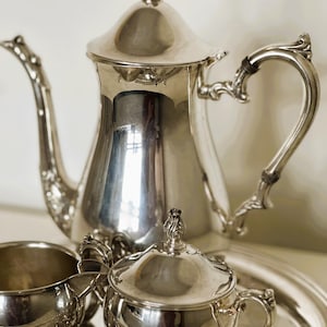 Vintage Sheridan Silverplate Tea & Coffee Set with Tray – Mid-Century Collectible