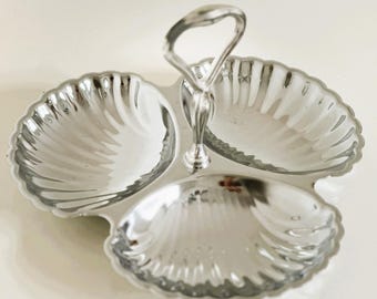 Antyczna posrebrzana, podzielona taca do serwowania sosów, 3 sekcje, muszla, orzechy, uchwyt