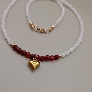 Naszyjnik z kamieniem księżycowym, jadeitem rubinowym i złotym hematytem | zawieszka serce /43,5 cm/Moonstone, Ruby Jade & Gold Hematite