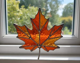 Maple leaf stained glass pattern – autumn suncatcher template, fall decor, digital download
