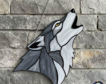 Wolf Suncatcher Stained Glass Pattern – Wildlife Art (Digital Template)