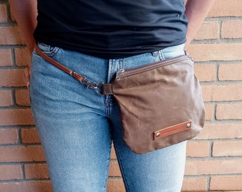 Waxed canvas fanny pack for women, bag for dogs treats, unisex fanny pack, fest beg, small purse, shoulder purse, waist bag, bum bag