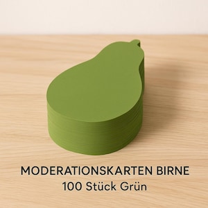 Może przedstawiać: Stos zielonych kart w kształcie gruszki na drewnianej powierzchni. Karty mają jednolity, jasnozielony kolor i są starannie ułożone. Tekst na dole brzmi "MODERATIONSKARTEN BIRNE 100 Stück Grün."