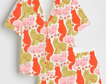 Pijama de gato colorido, conjunto de pijama de satén con gatito adorable, ropa de dormir con estética caprichosa, ropa de estar por casa con estampado de gato de manga larga, regalo de cumpleaños único para ella.