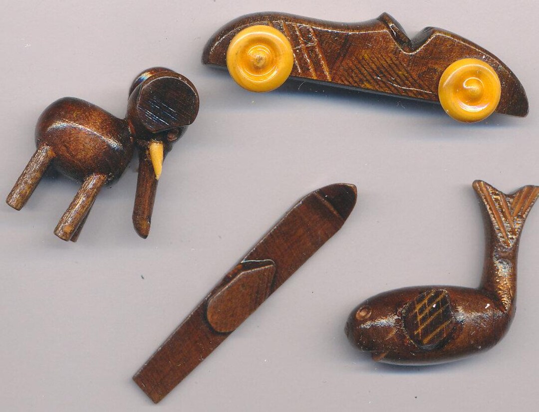 木工品　レトロ　ヴィンテージ　明治時代品物 ヴィンテージ木製リアルボタン 4個セット スペイン製 - 車、クジラ