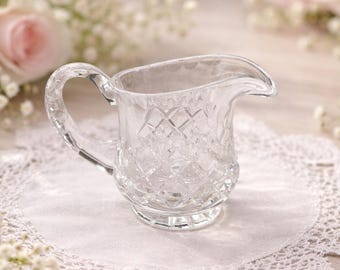 Lattiera vintage in vetro tagliato / Brocca per il latte in cristallo / Piccola lattiera / Vetro tagliato a diamante / Tè pomeridiano / Decorazione cottagecore / Idea regalo