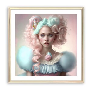 Può includere: Una stampa artistica incorniciata con un ritratto di una persona con capelli rosa e blu, adornata da un copricapo stravagante. La persona indossa un abito blu con un corpetto rosa e una collana decorativa. L'opera d'arte ha una morbida tavolozza di colori pastello.