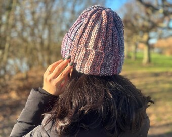 Gorro de ganchillo de rayas multicolor 100 % lana, gorro de invierno arcoíris, gorro morado salmón para mujer