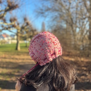Berretto rosa pastello maculato lavorato a mano, cappello da folletto lavorato a maglia mélange con nodo, copricapo vintage