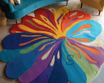 Ręcznie robiony dywan z abstrakcyjnym wzorem kwiatowym: wielokolorowy dywan Velvet Touch Flower