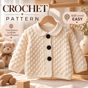 Puede incluir: Un cárdigan de ganchillo color crema de manga larga con cuello redondo y tres botones negros. El texto en la imagen dice CROCHET PATTERN, Skill Level: EASY y Translations Available Upon Request.