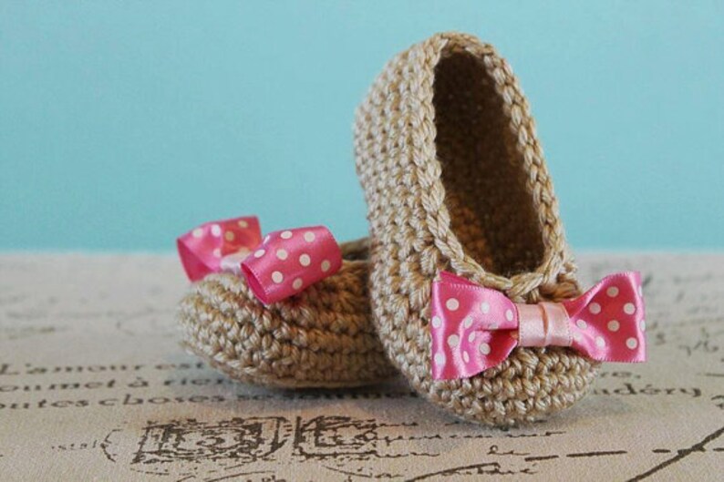 CROCHET PATTERN PDF Crochet Baby Girl Booties with Bow Instant Download image 1