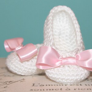 CROCHET PATTERN PDF Crochet Baby Girl Booties with Bow Instant Download image 2