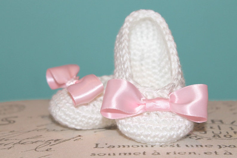 CROCHET PATTERN PDF Crochet Baby Girl Booties with Bow Instant Download image 2