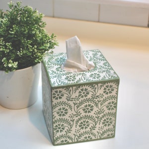 Green Spring Tissue Box Cover