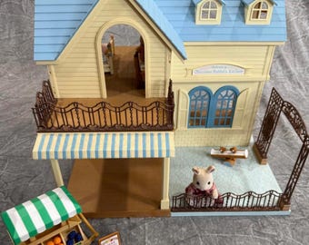 Sylvanian Families Calico Critters Blue Roof Stylish House