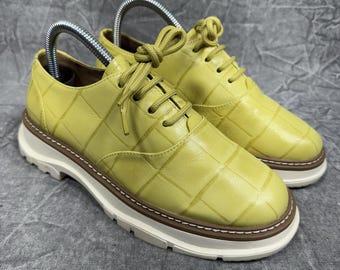 Linea Paolo Women's 7M Yellow Moira Oxford Flat Sheepskin