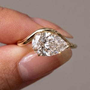 2 CT Pear Shaped Moissanite Engagement Ring, East West Pear Ring, Curved Band Ring, 14K Gold Wedding Ring, Solitaire Diamond Ring for Women