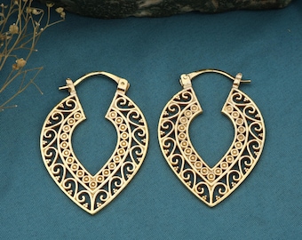 Vintage-Style Gold Filigree Earrings – Lightweight Bohemian Hoops