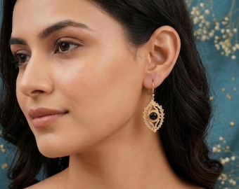 Boucles d'oreilles pendantes en onyx noir : bijoux bohèmes géométriques en or