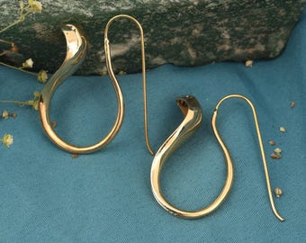 Pendientes de cobra dorados: joyería con gancho colgante de serpiente