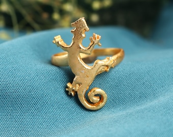 Gecko Lizard Ring Gold Brass, Animal Statement Ring, Minimalist Nature Jewelry, Reptile Ring, Unique Boho Ring, Fixed Size Ring,
