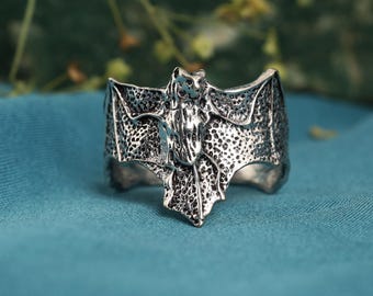 Anello a forma di pipistrello, anello gotico in argento, anello in ottone ossidato, gioielli da vampiro, anello di Halloween, anello vistoso, regalo gotico unisex