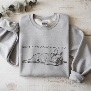 Cozy beige pullover with funny lazy dog quote.