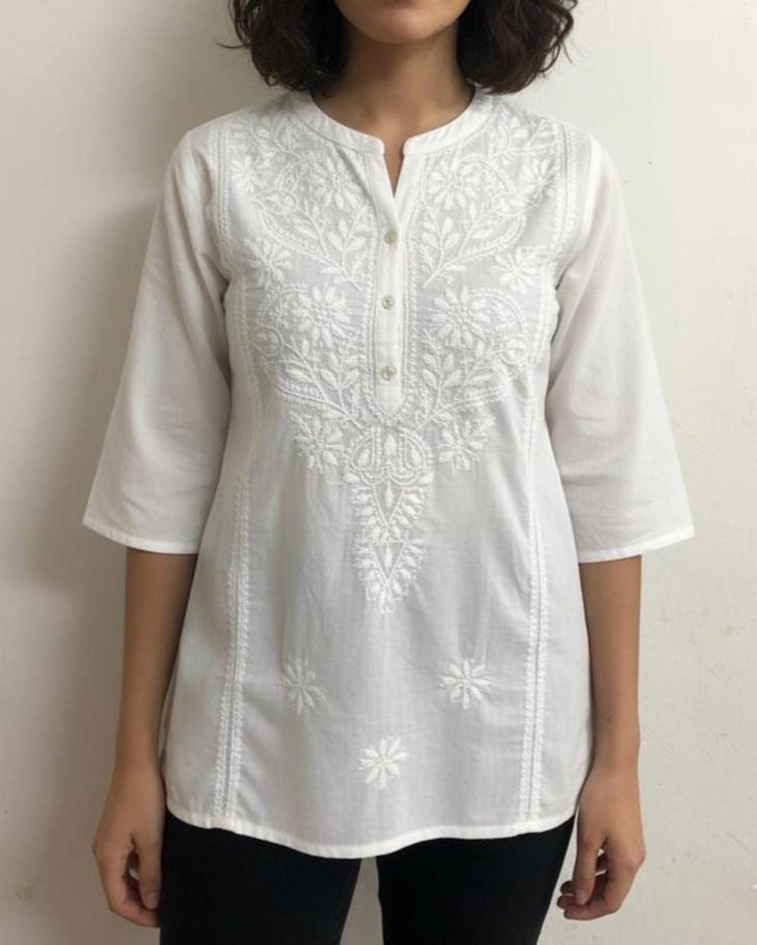 galliano 刺繍入りノースリーブチュニック 刺繍入りノースリーブチュニックトップ、チカンカリ風ホワイト