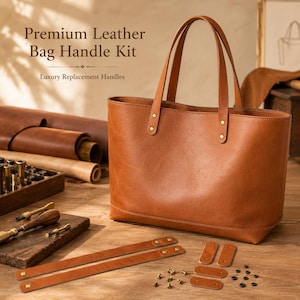 Puede incluir: Un bolso de cuero color canela con dos asas verticales sujetas por remaches de latón. El kit incluye dos correas de cuero sueltas, cuatro pequeñas pestañas de cuero y varios tornillos y arandelas metálicas. El texto dice Premium Leather Bag Handle Kit.