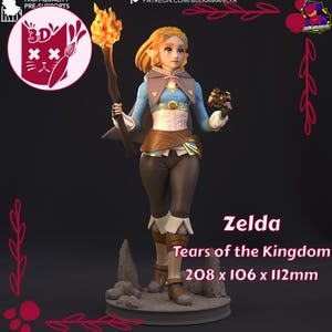 Peut inclure: Figurine détaillée de Zelda de "Tears of the Kingdom". La figurine est dans une pose dynamique, tenant une torche avec une lueur flamboyante et un petit appareil. La figurine mesure 20,8 cm de haut, 10,6 cm de large et 11,2 cm de profondeur. Elle porte une tenue bleue et marron.
