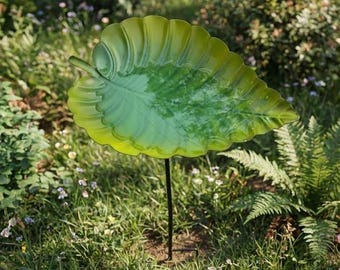 Leaf-Shaped Bird Bath & Feeder — Metal Garden Bird Bowl with Stake