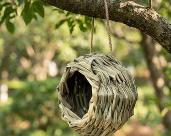 Handwoven Grass Birdhouse – Natural Hanging Nest for Small Birds