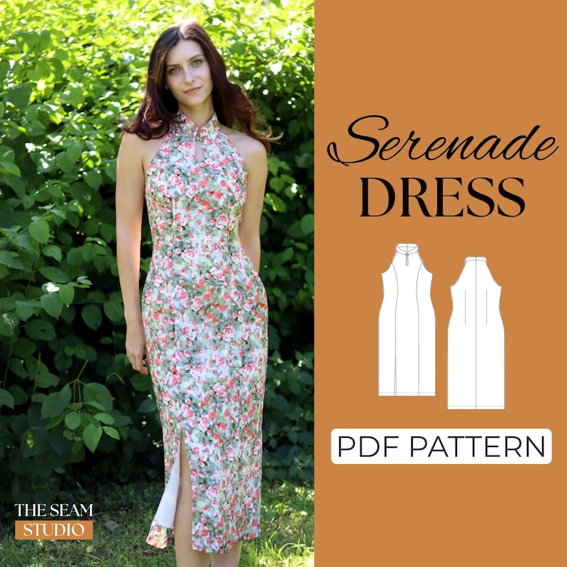 K&ouml;nnte beinhalten: Ein Neckholder-Kleid mit Blumendruck, hohem Ausschnitt und Seitenschlitz. Das Kleid ist wei&szlig; mit roten und rosa Blumen. Der Text "Serenade DRESS" und "PDF PATTERN" sind sichtbar. Das Logo The Seam Studio ist ebenfalls vorhanden.