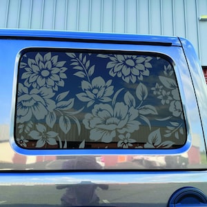 Passar 2019-2026 Jeep Wrangler Unlimited bakruta matt svart vinylklistermärke blommönster