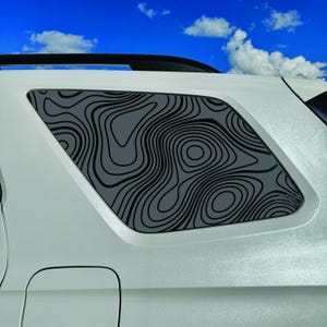 Adesivo per finestrino laterale posteriore Honda Pilot 2023-2025 - Mappa topografica - Vinile nero opaco