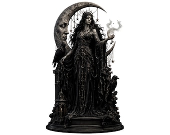 Puede incluir: Una escultura de tonos oscuros con una figura central con una túnica larga y fluida frente a una gran luna creciente con rostro humano. La figura sostiene un orbe brillante, flanqueada por dos cuervos negros, estrellas colgantes y una linterna.