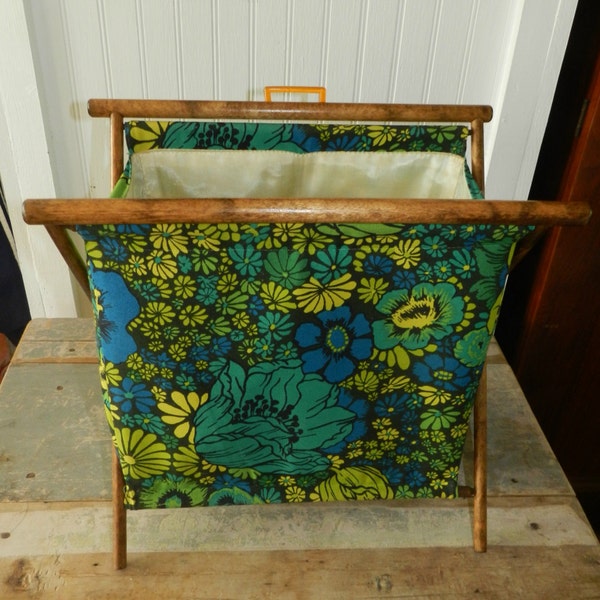 FOLDING KNITTING BAG/Vintage Lovely